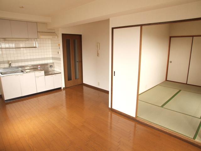 �L���s���摐�Ô~����̒��݃}���V����