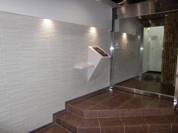 �L���s����ŉz���̒��݃}���V����