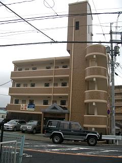 �L���s������擌��1���ڂ̒��݃}���V����