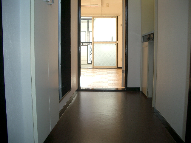 �L���s����]�g�{���̒��݃A�p�[�g�E�R�[�|