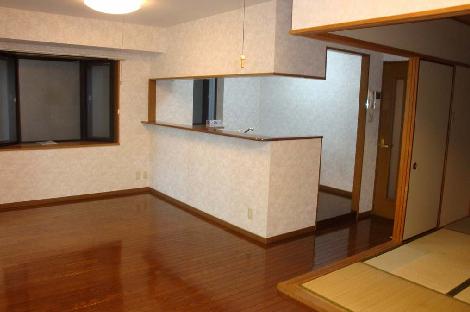 �L���s������̒��݃}���V����