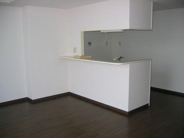 �L���s����S�C���̒��݃}���V����