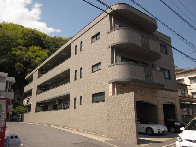 �L���s�������Έ�4���ڂ̒��݃}���V����