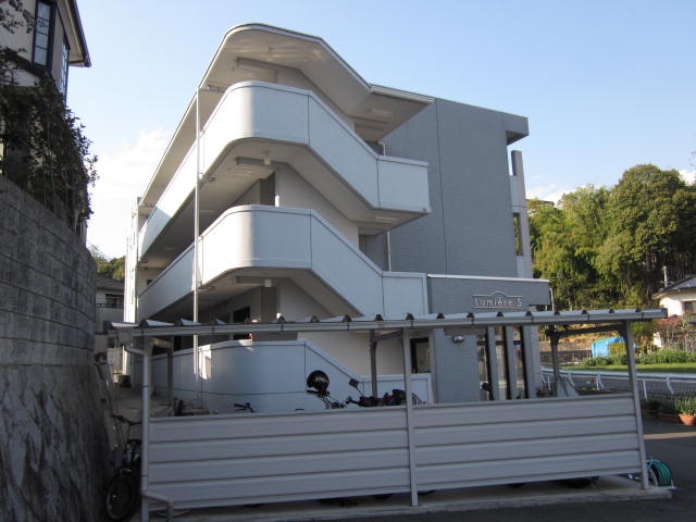 �L���s���������2���ڂ̒��݃}���V����