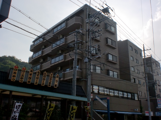 �L���s�������咬���̒��݃}���V����